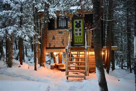 17 Enchanting Winter Cabins in Vermont for Skiers + Cozy Tips 2024