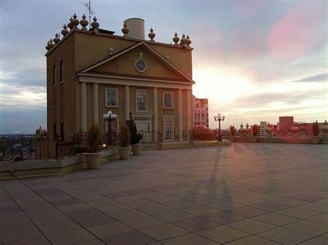 Peabody Rooftop Parties in Memphis | Peabody hotel, Peabody memphis ...