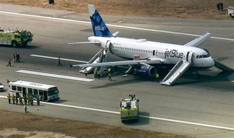 JetBlue emergency landing in Long Beach, Cabin filled with smoke (Video) - Canada Journal - News ...