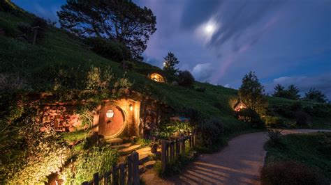 Bagshot Row, Hobbiton - Hobbit + Lord of the Rings Location