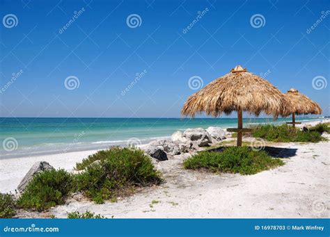 Beach Tiki Hut Stock Photos - Image: 16978703