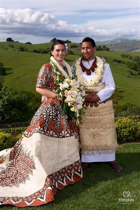 #tonganattire #tonganweddingdress #ngatu #finauandsarapulu #puluwedding2016 | Traditional ...