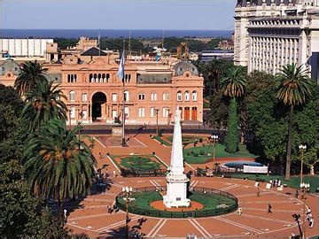 Running Plaza del Congreso-Plaza de Mayo Loop in Buenos Aires