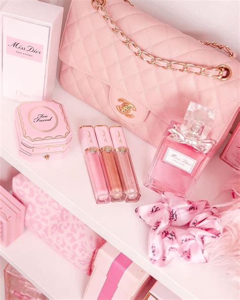 Pink buffet discovered by M Y K E on We Heart It | Truc rose, Mode rose, Esthétique rose