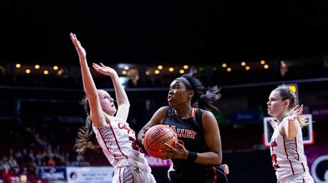 Iowa girls' basketball state tournament: Top recruits shine in Day 1