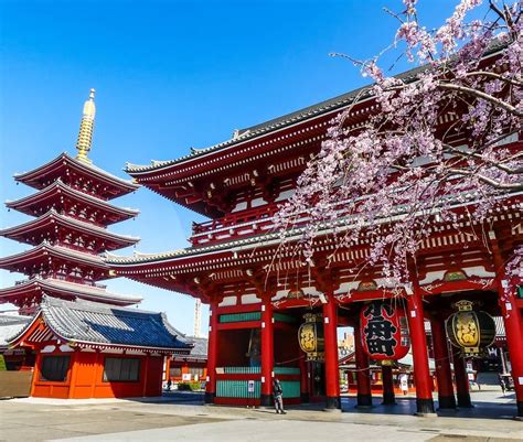 Tokyo - 🎎 temple Asakusa ! Il était à peu près à 20 minites de marche de mon hôtel. J'aime ...