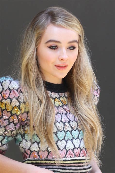 Sabrina Carpenter's Hairstyles & Hair Colors | Steal Her Style