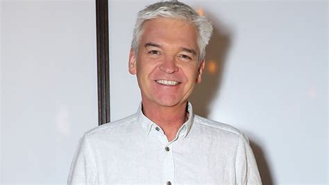 Dancing on Ice host Phillip Schofield forced to apologise live on air | HELLO!