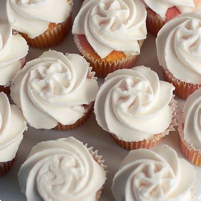 White Cupcake - Colors Photo (35336105) - Fanpop