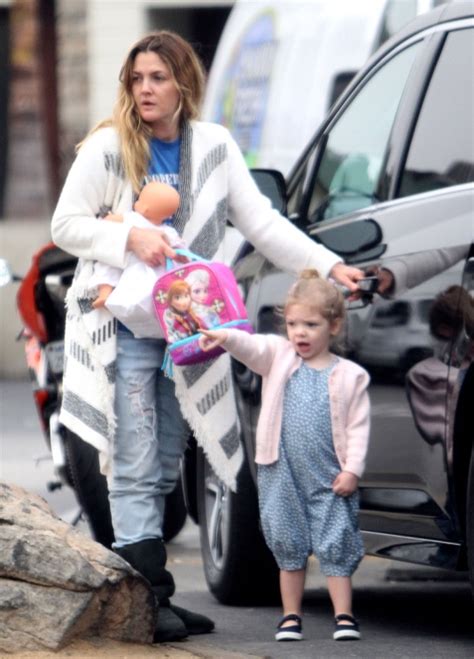 Exclusive… Drew Barrymore Hits Up The Farmers Market | Celeb Baby Laundry