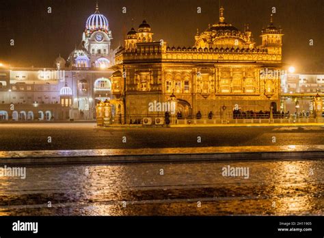 Night view of the Golden Temple Harmandir Sahib in Amritsar, Punjab state, India Stock Photo - Alamy