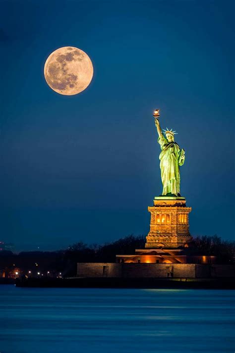 Statue of Liberty at Night Wallpapers - Top Free Statue of Liberty at ...