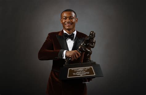 DeVonta Smith rompe racha de 29 años sin Trofeo Heisman para un receptor