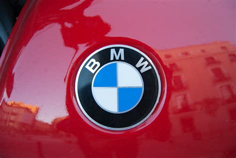 BMW Logo | Detalle del logo de una moto aparcada cerca de la… | Flickr