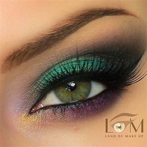 Peacock colors on this lovely eye. Beautiful. #Eyemakeup | Eye makeup ...