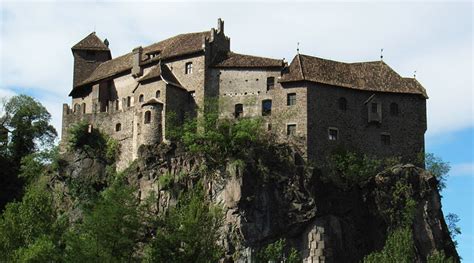 Runkelstein Castle: the spirit of the Middle Ages in the Italian Alps - Travel site