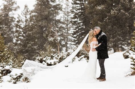 Winter Elopement Ideas and Tips - Our Advice for Eloping During Winter