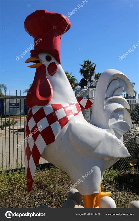 Giant Chicken Chicken Chicken Statue Chicken Statue Giant Chicken Giant ...