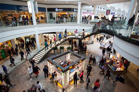 Retail Mall Foot Traffic Picks Up Ahead of Thanksgiving - Bloomberg