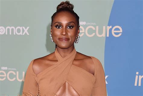 Issa Rae: NAACP Image Awards 2022 Red Carpet Style – Footwear News