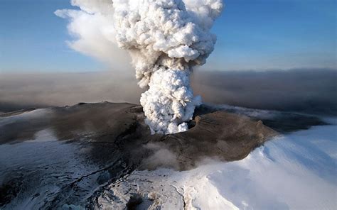 Volcanoes in Iceland • Globerove.com