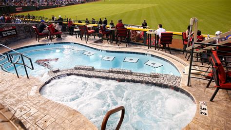 Arizona Diamondback's pool at Chase Field has winning history