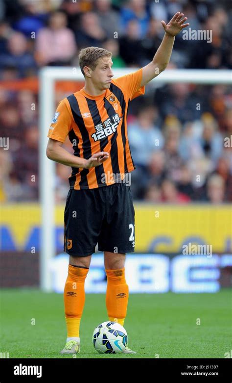 MICHAEL DAWSON HULL CITY FC HULL CITY FC KC STADIUM HULL ENGLAND 04 ...