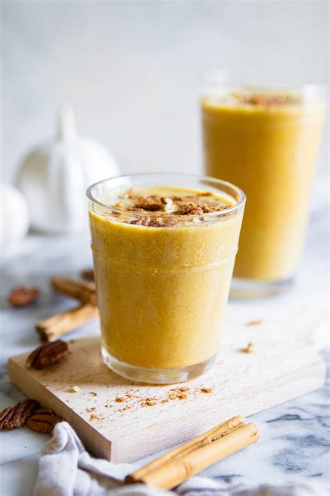 Pumpkin Spice Smoothie (Made With Real Pumpkin!)