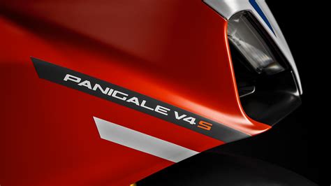 Ducati Panigale V4: A New Opera