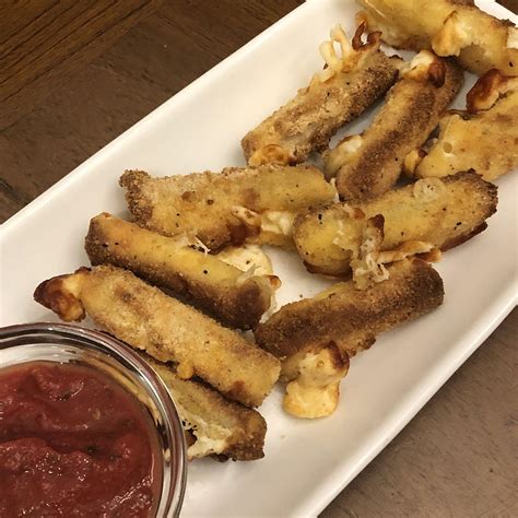 Air Fryer Mozzarella Sticks - Montrealmom