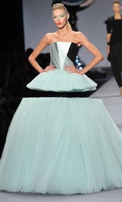 Viktor & Rolf Spring 2010: Optical Illusion | Viva Fashion