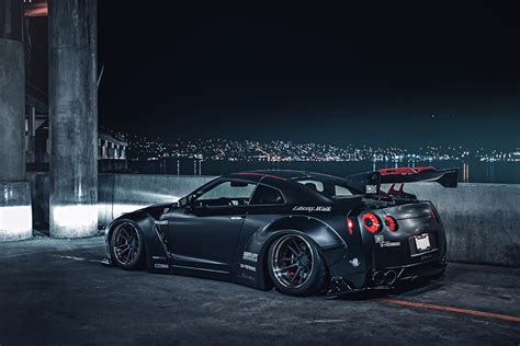 Картинка Nissan GT-R R35 Liberty Japan Sport черные Ночь 1920x1280