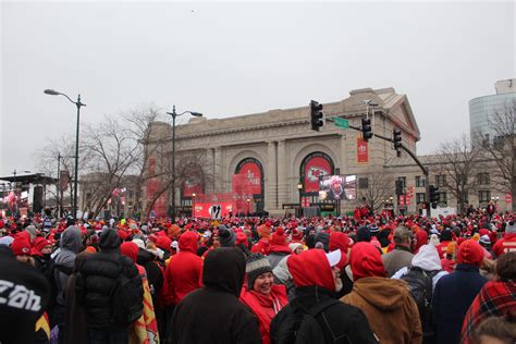 Chiefs Kingdom shows out in KC Super Bowl Parade – B104.7 Manhattan’s ...