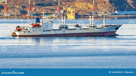 Reefer Ship or Refrigerated Cargo Ship Stock Image - Image of freight, mechanism: 164526923