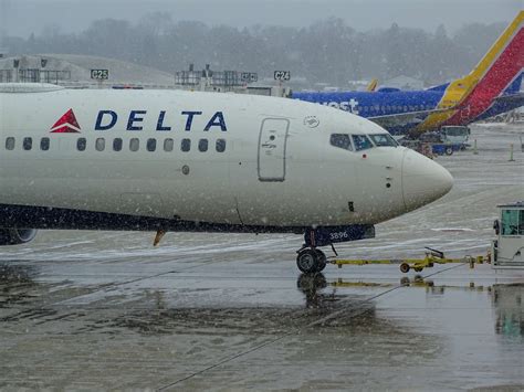 Aircraft Deicing & Anti-Icing Procedure, Equipment & Fluids | Aircraft Deicing Safety & Accident ...