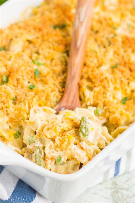 Creamy Chicken and Noodle Casserole - Pumpkin 'N Spice