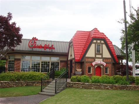 As Chick-fil-A Grows, the Dwarf House Goes - AllOnGeorgia