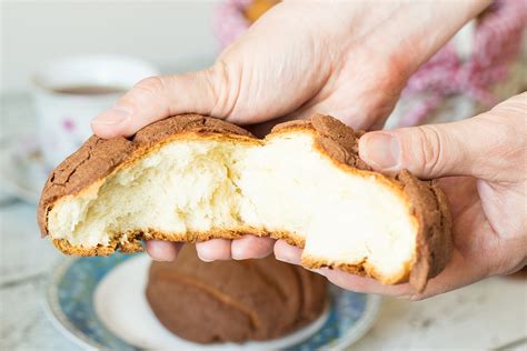 Mexican Sweet Bread (Conchas) - Cooking The Globe