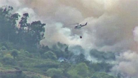 Tenerife: Evacuations as fire flares up again in high temperatures - BBC News