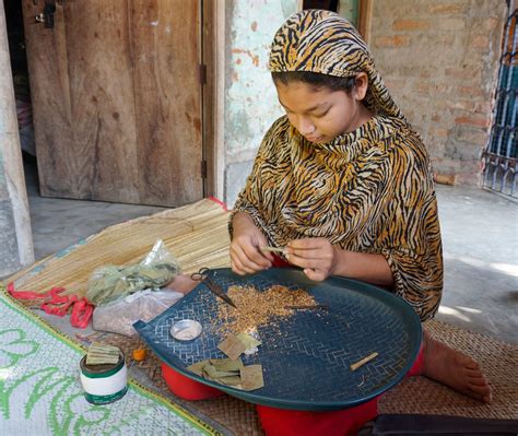 Women beedi workers’ health: up in smoke