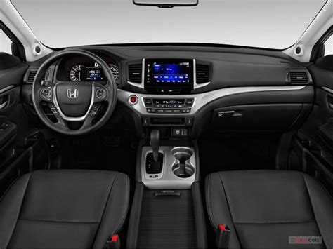 2017 Honda Pilot Interior | U.S. News & World Report