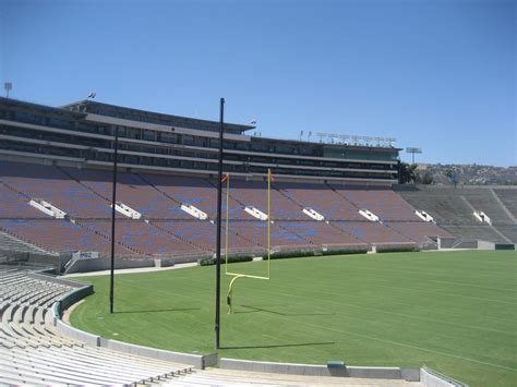 Section 16 at Rose Bowl Stadium - UCLA Football - RateYourSeats.com