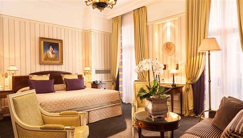 Five-Star Paris Hotel | Hotel Naplean Paris | Luxury Paris Hotel