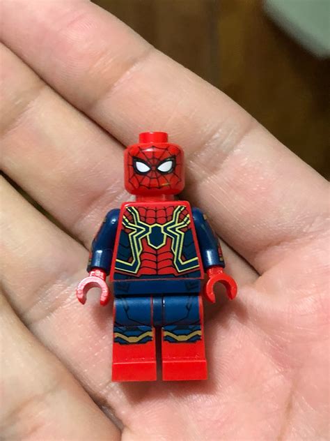 Edited my Iron Spider minifigure to make it look more movie accurate ...