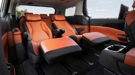 2022-kia-carnival-interior-lounge-seats