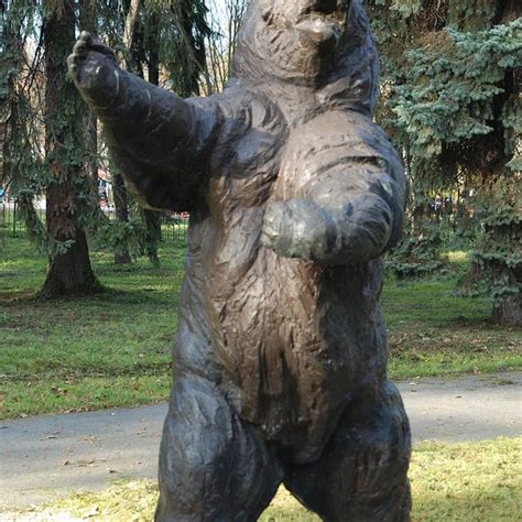 Wojtek the Soldier Bear Statue – Krakow, Poland - Atlas Obscura