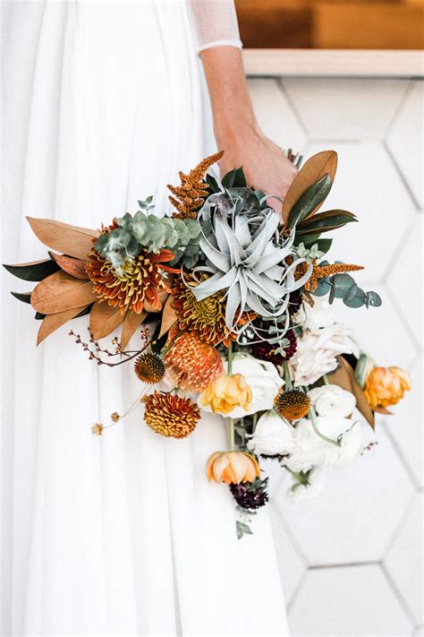 We're Lovin' This Desert Chic Palm Springs Wedding | Wedding flower ...