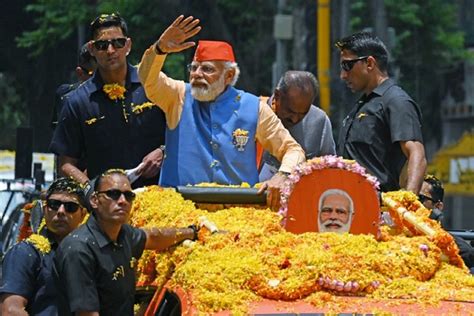 PM Modi begins mega Sunday roadshow in Bengaluru