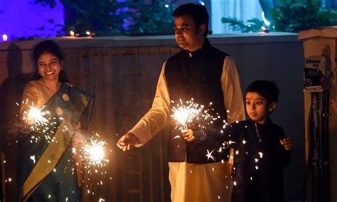 In pictures: Diwali celebrated across South Asia amid pandemic, pollution fears - World - DAWN.COM