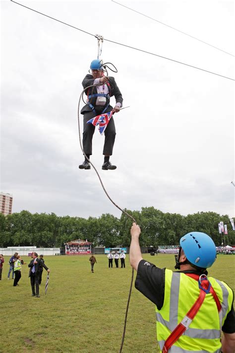 Boris Johnson stuck on a zip wire in Victoria Park - Mirror Online